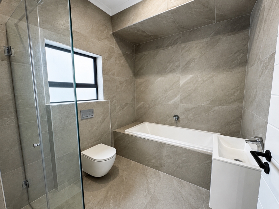 5 Bedroom Property for Sale in Sandown Western Cape